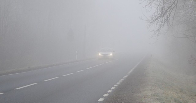 Uwaga! Gęsta mgła. Ostrzeżenie meteorologiczne dla powiatu łęczyckiego