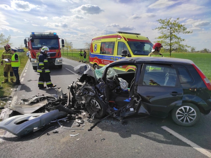 Gmina Oborniki. Wypadek w Osowie Nowym. Dwie osoby trafiły do szpitala [ZDJĘCIA]