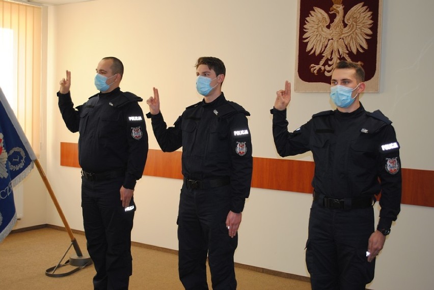 Ślubowanie nowych policjantów ze Szczecinka w czasie epidemii [zdjęcia]
