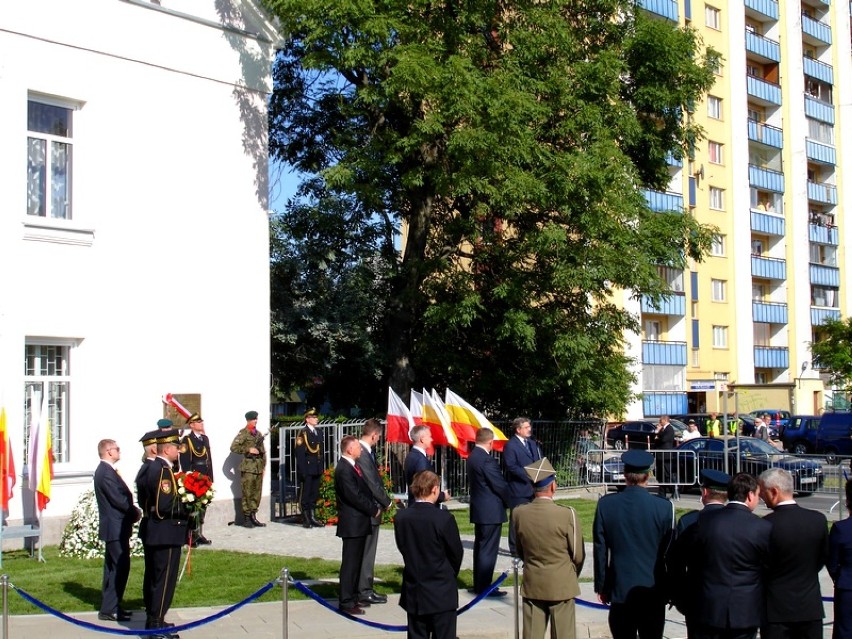 Bronisław Komorowski przemawia przed odsłonięciem tablicy...