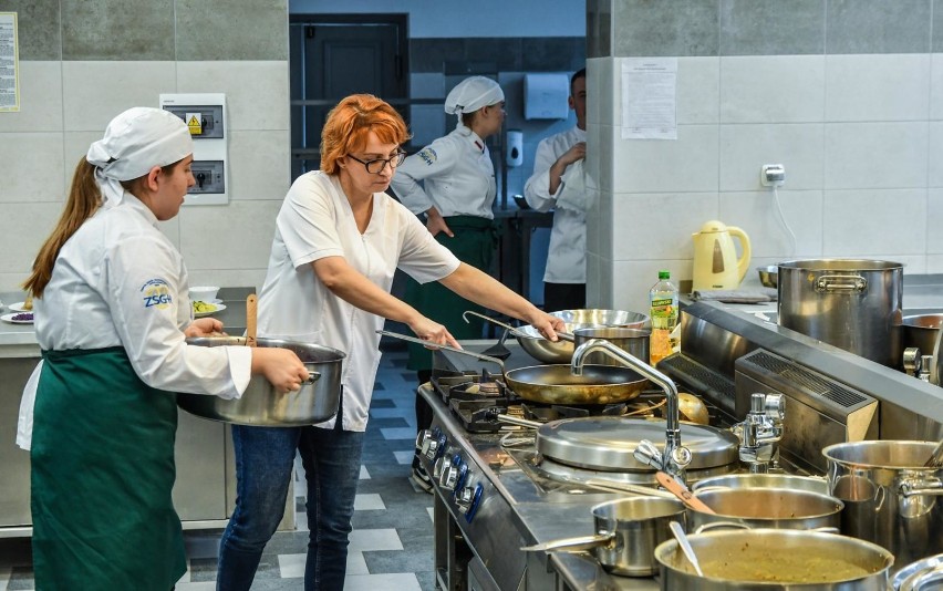 W bydgoskim "Gastronomiku" uczniowie mają teraz sprzęt najwyższej klasy [zdjęcia]