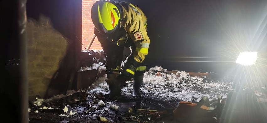 Pożar poddasza w Boryszewie. W chwili wybuchu pożaru w domu była jedna osoba