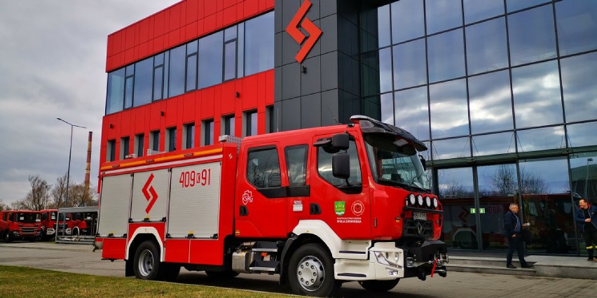 OSP Wola Drwińska ma nowy wóz bojowy za 1 mln zł, gmina wystawiła na sprzedaż wysłużonego jelcza