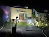 Nocny pożar, który wybuchł w domu mieszkalnym, gaszono z soboty na niedzielę w Wartkowicach ZDJĘCIA