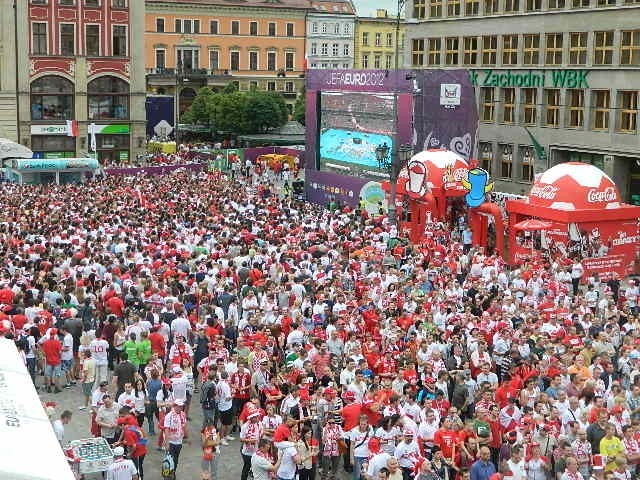 W piątek nie wszyscy zmieścili się w fanstrefie