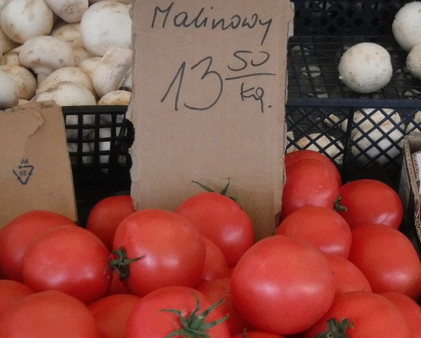 Pomidory malinowe kosztowały 13.50 za kilogram