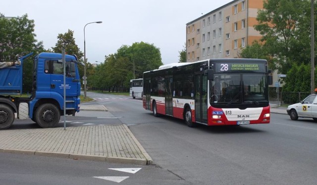 Rondo powstanie na skrzyżowaniu ul. Luboszyckiej i Chabrów, a prace rozpoczną się od  rozkopania ulicy Luboszyckiej.