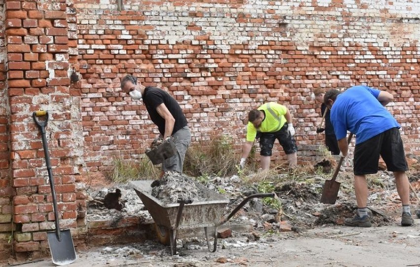 Porządkują historyczny obiekt byłego obozu Auschwitz-Birkenau