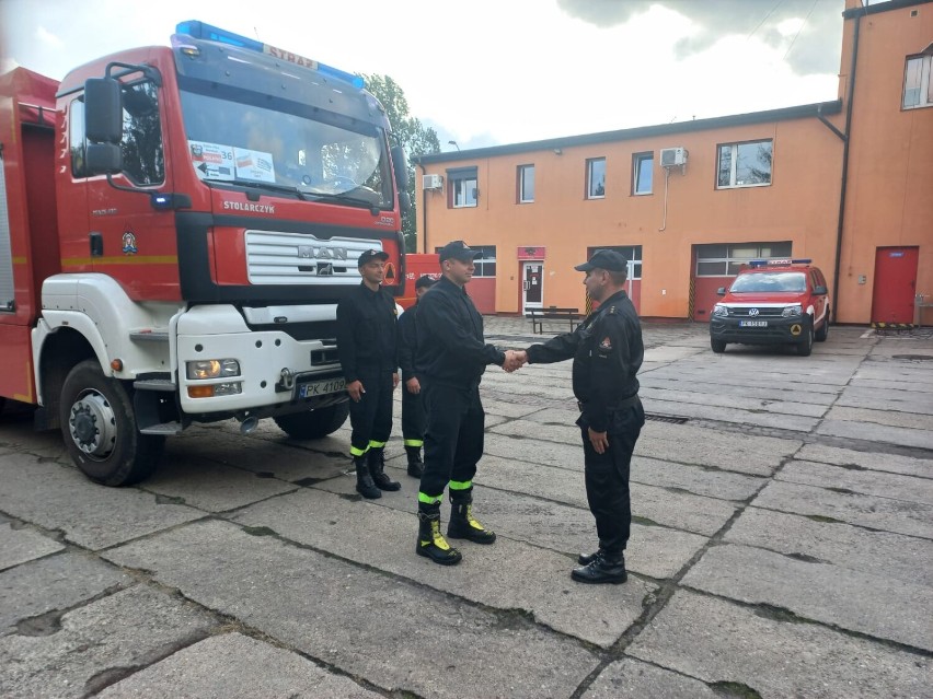 Kaliscy strażacy uroczyście powitani po powrocie z Grecji. Ratownicy z Kalisza pomagali w gaszeniu pożarów lasów