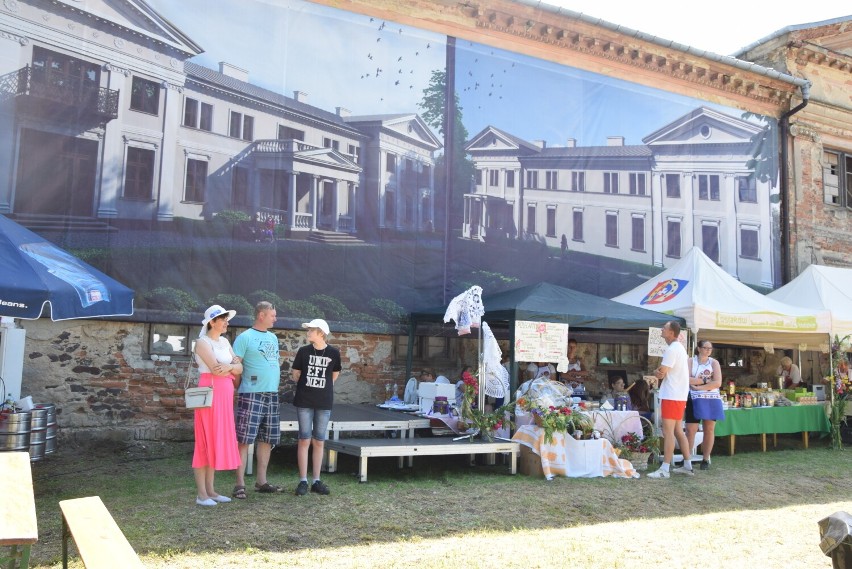 W Rudzie rozpoczął się festyn na rzecz odbudowy Pałacu, w którym ma powstać Dom Seniora ZDJĘCIA