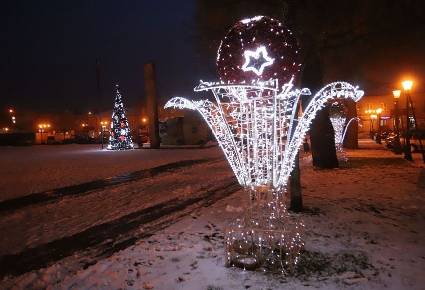 Piękne dekoracje bożonarodzeniowe w Grójcu. Miasto przybrało...