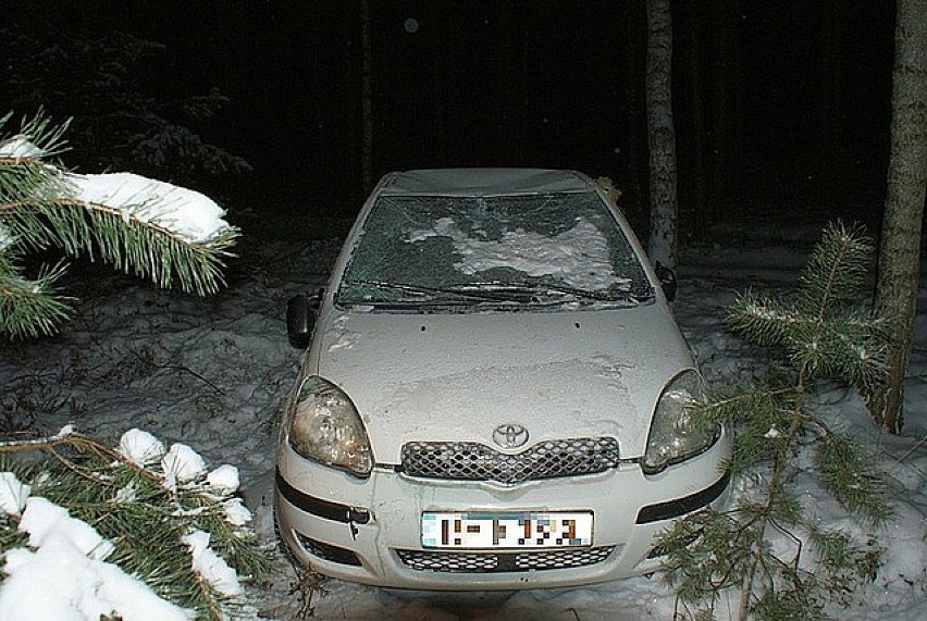 Wypadek w Przyszowie. Auto dachowało w rowie