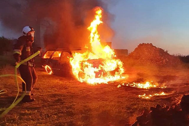 3 września strażacy interweniowali w Kleczewie (gm. Prabuty), gdzie gaszono pożar samochodu osobowego