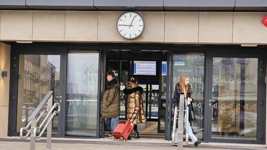 W piątek, 15 grudnia Dworzec kolejowy w Kielcach został...