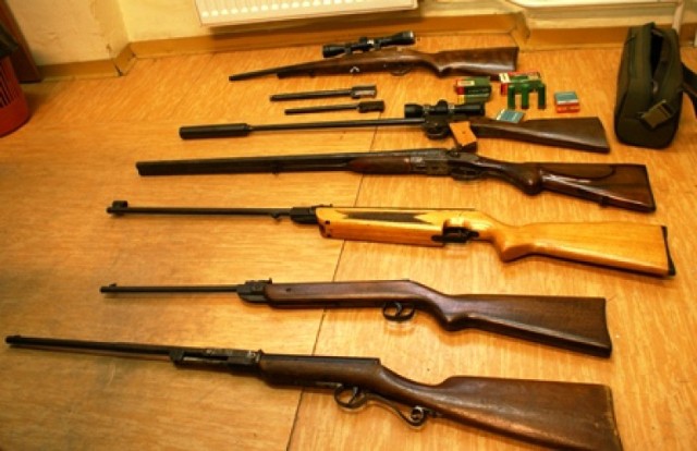 Nielegalny arsenał broni w mieszkaniu