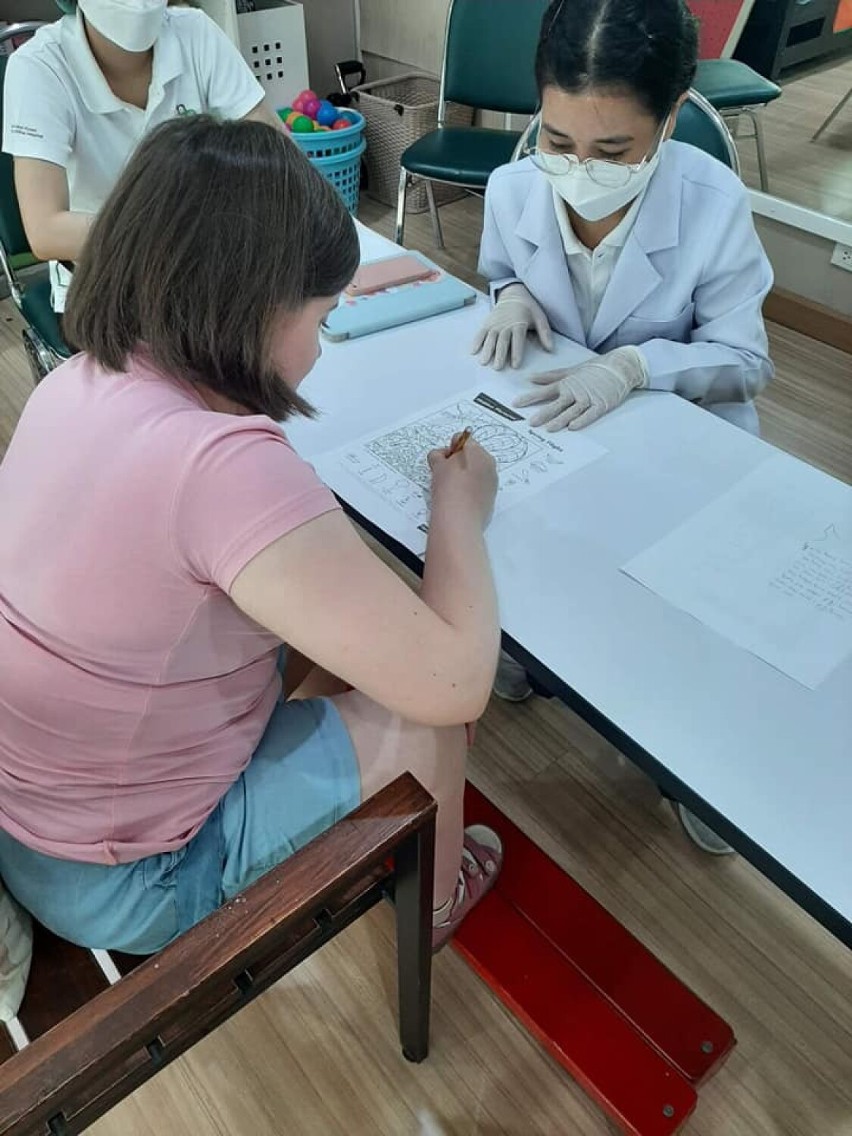 Julka Kędzierska z Maliszewa jest już w Tajlandii. Leczenie dziewczynki w klinice w Bangkoku trwa [zdjęcia]