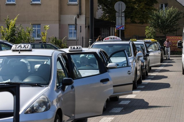 Policjanci zatrzymali trzech bandytów, którzy w bestialski sposób napadli w Łodzi na taksówkarza.

CZYTAJ DALEJ NA NASTĘPNYM SLAJDZIE