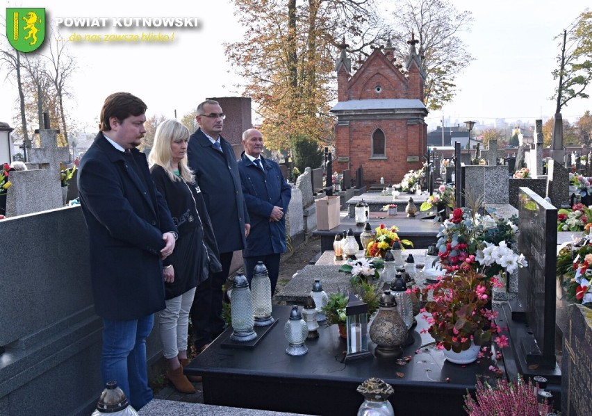 Władze powiatu kutnowskiego pamiętały o zmarłych radnych....