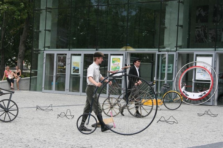 Parada starodawnych bicykli