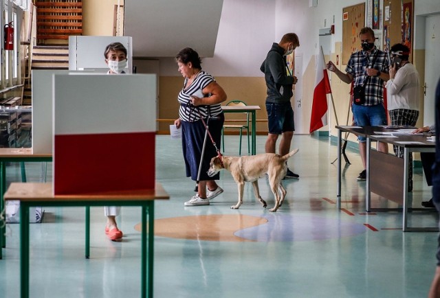 Wybory 2020 – druga tura. Tak glosują mieszkańcy Gdańska w Obwodowej Komisji Wyborczej nr 32