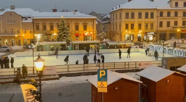 Sylwester na lodowisku zamiast pokazu fajerwerków, to propozycja dla mieszkańców Wadowic.