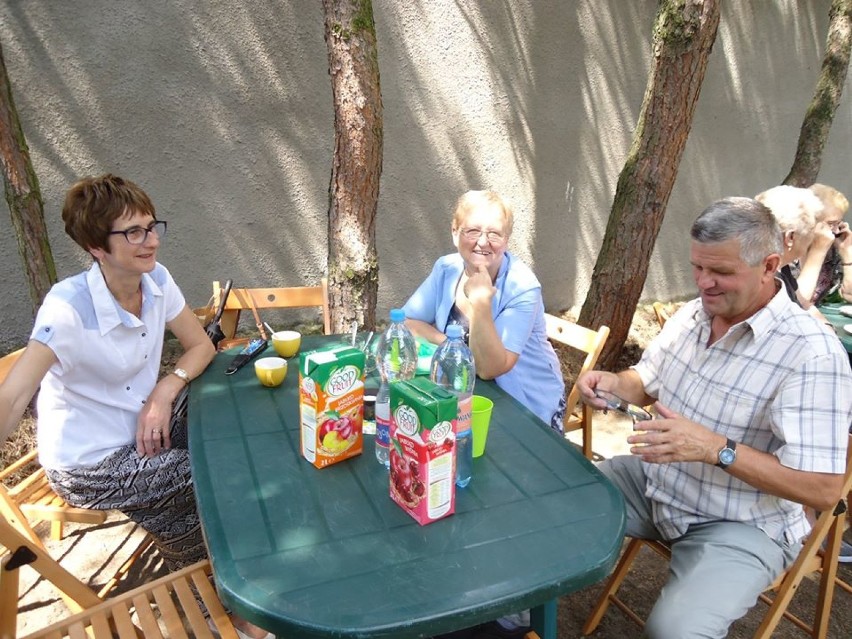 Seniorzy zainaugurowali letnie, czwartkowe pikniki