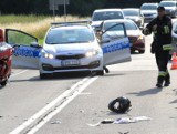 Wypadek motocyklisty we Wrocławiu. Mężczyzna wjechał w bariery