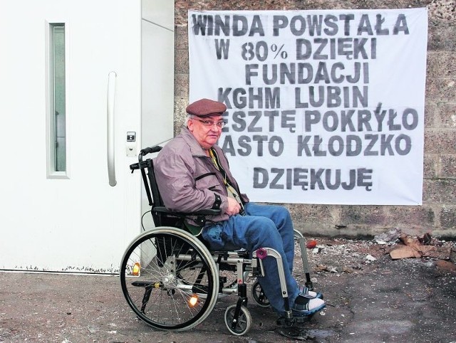 Gdyby nie pomoc Fundacji Polska Miedź, pan Wacław nie mógłby wyjść z domu