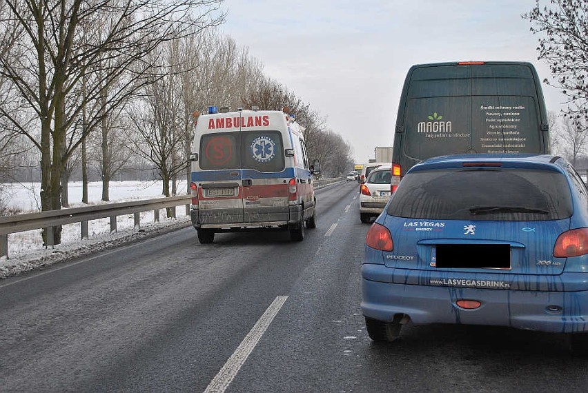 Zderzenie samochodów na moście