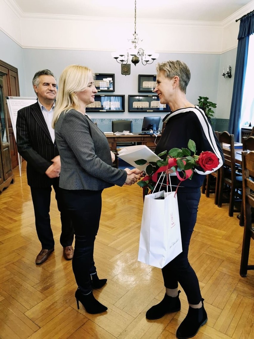 Pracownica Wydziału Finansowego Urzędu Miasta Kalisza przeszła na emeryturę ZDJĘCIA