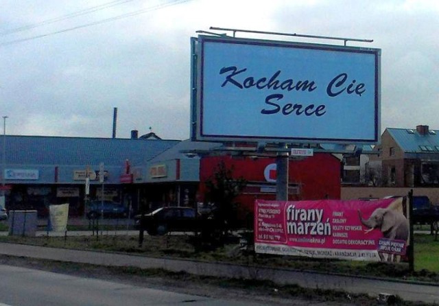 Billboard się przy ul. Modrej w Szczecinie
