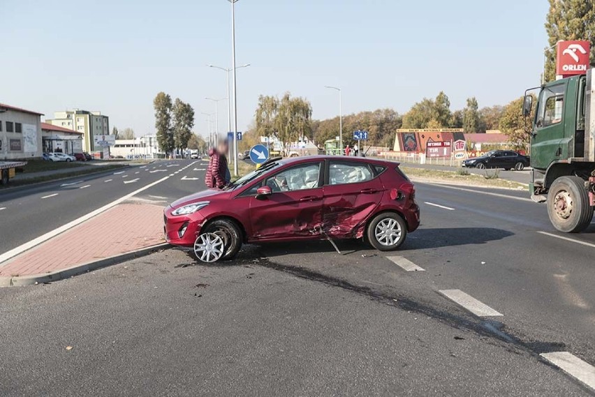 Mocne zderzenie dwóch fordów w Zielonej Górze [ZDJĘCIA]