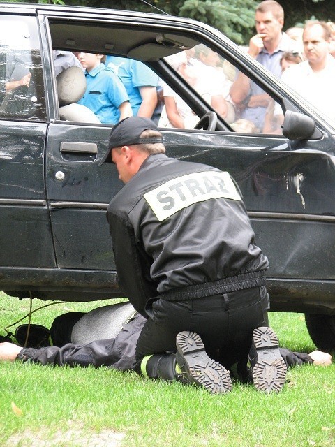 Leśniów: W niedzielę poświęcono pojazdy. Były też pokazy strażackie. Zobacz zdjęcia [FOTO]