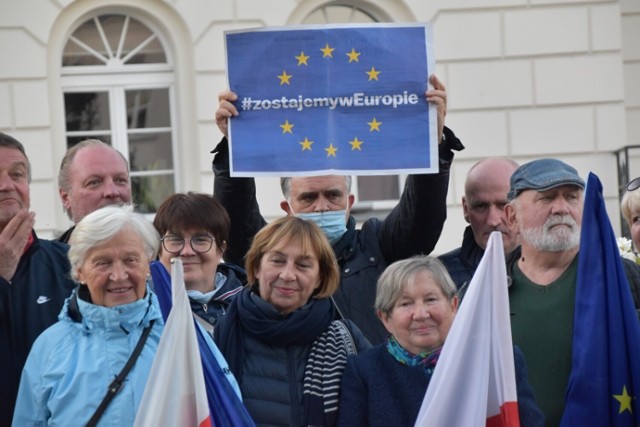 W Śremie demonstracje pod hasłem "Ja zostaję w Unii Europejskiej". W sumie udział w nich wzięło kilkadziesiąt osób