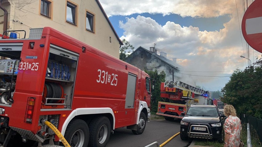 Pożar w Bielsku-Białej - ZDJĘCIA. Płonął dom przy ul. Bohaterów Westerplatte
