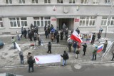 Protest pod Urzędzem Miasta ws. usunięcia pomnika czerwonoarmistów z placu Wolności ZDJĘCIA