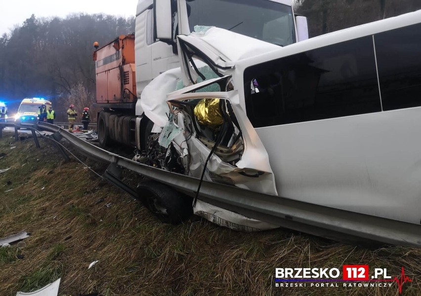 Śmiertelny wypadek w Czchowie. Zderzyły się dwa busy i ciężarówka ZDJĘCIA