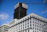 Kraków. Natężenie prac przy przebudowie "szkieletora". Najwyższy wieżowiec w mieście ma powstać do końca roku [ZDJĘCIA]