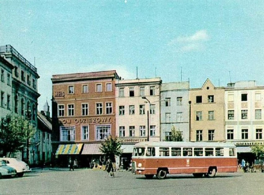 Rynek w Dzierżoniowie, północna pierzeja. Lata 1965-1970,...