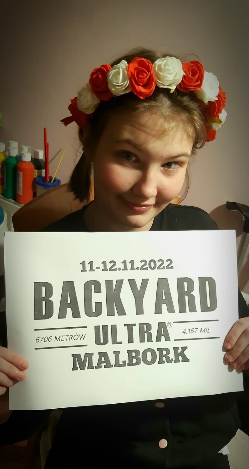 Backyard Ultra Malbork. Przebiegli 100 kilometrów, żeby pomóc 14-letniej Hani. Zaczęli wieczorem 11 listopada, skończyli rano dzień później