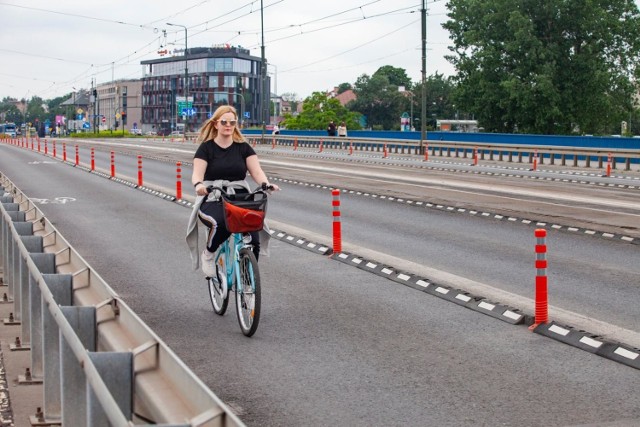 Serwis Centrum Rowerowe przeanalizował warunki dla rowerzystów w największych miastach w Polsce i opublikował ranking „Top 9 rowerowych miast Polski”. W zestawieniu ogólnym Kraków zajął siódme miejsce.