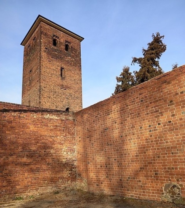 Zakończył się kolejny etap renowacji byczyńskich murów. Prace skupiały się wokół Wieży Zachodniej.