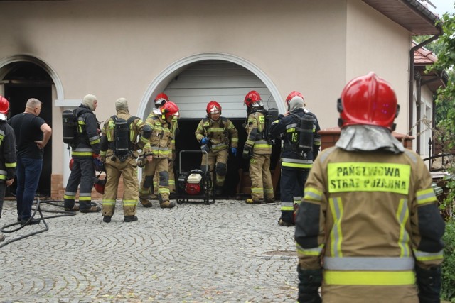 Pożar garażu przy ulicy Przemkowskiej w Legnicy.