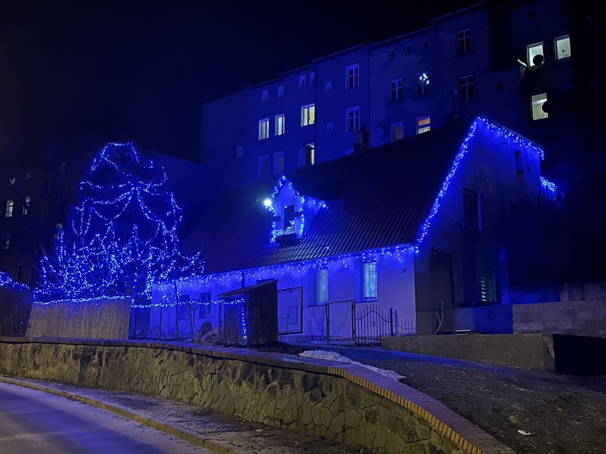 Świąteczne iluminacje w Szczawnie - Zdroju robią wrażenie i...