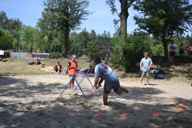 Na piaszczystych boiskach w Kamieniu rozegrano już szóstą edycję Mistrzostw Polski w Tchoukballu Plażowym.