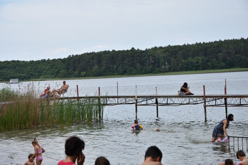 Lato w pełni! Plażowicze odpoczywają w Kuźnicy Zbąskiej