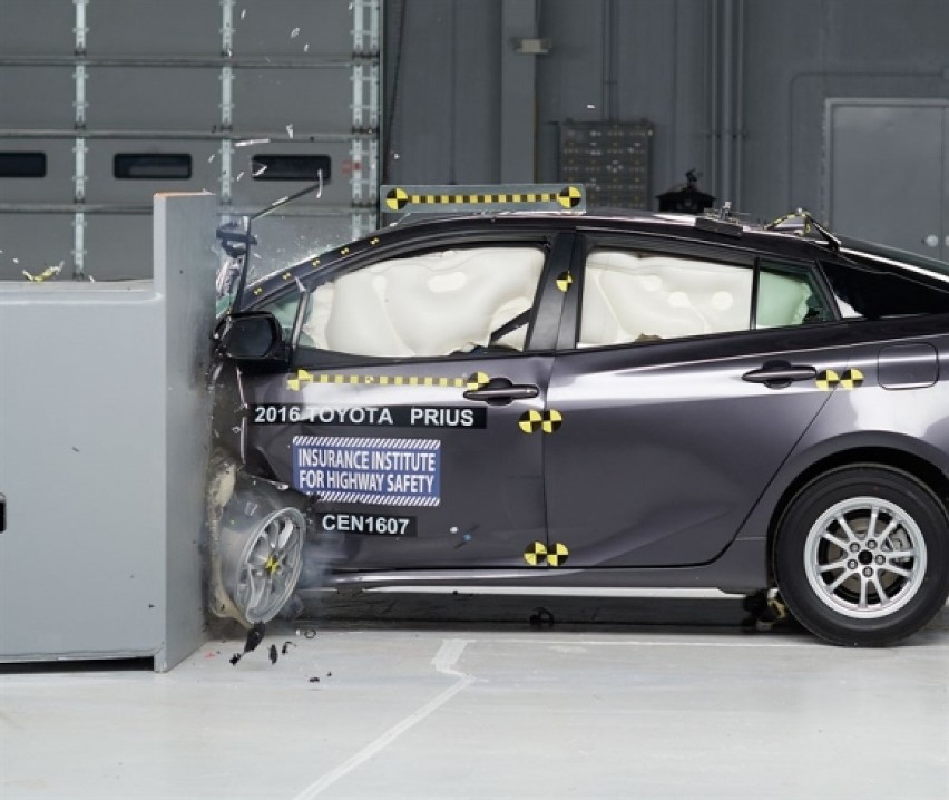 Top Safety Pick+ dlaToyoty Prius w testach bezpieczeństwa IIHS