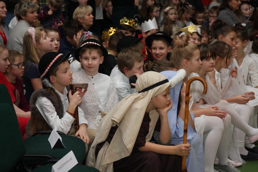 Gm. Kolbudy: Mieszkańcy Bielkówka obejrzeli Jasełka w wykonaniu uczniów i szopki bożonarodzeniowe [ZDJĘCIA]