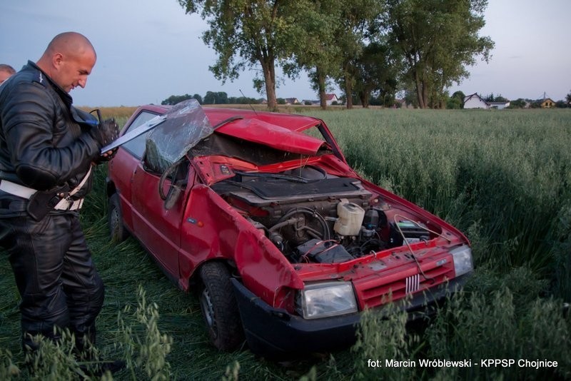 PSP Chojnice: Groźne dachowanie samochodu w Konarzynach [ZDJĘCIA]