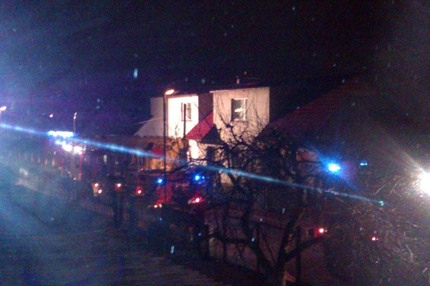 Pożar domku jednorodzinnego przy Lelewela w Pile [ZDJĘCIA]